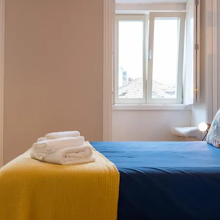 A Window To - In The Heart Of The City Apartment
