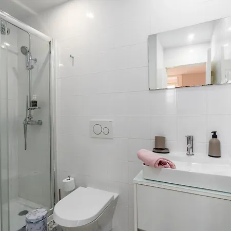 A Window To - In The Heart Of The City Apartment *