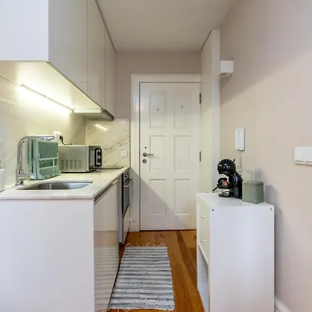 A Window To - In The Heart Of The City Apartment